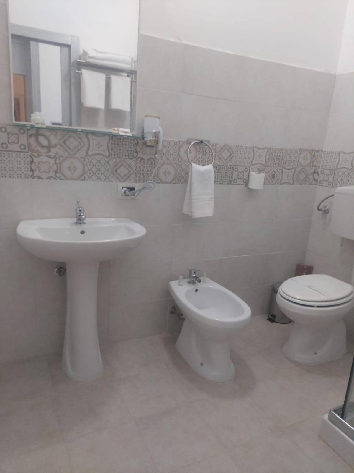 פלרמו Guest House Lamphotel Militello מראה חיצוני תמונה