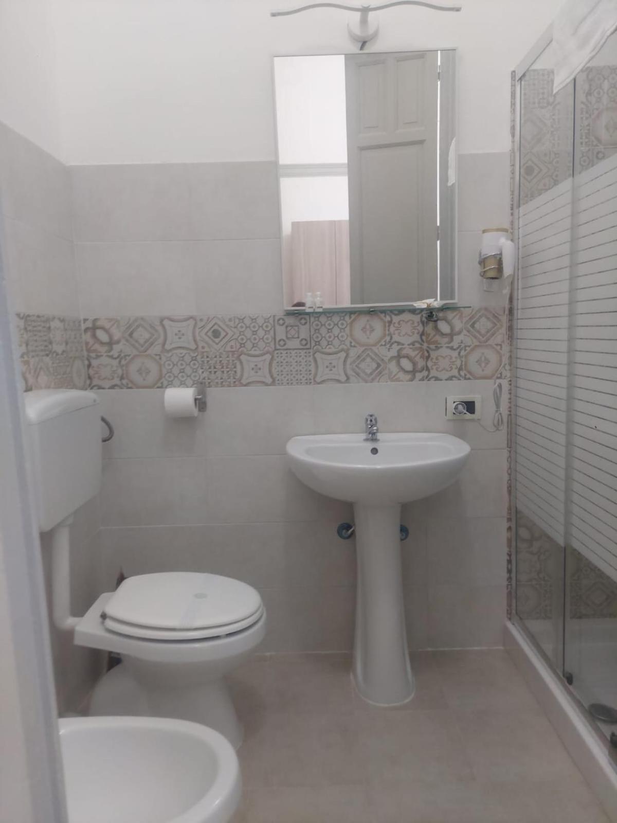 פלרמו Guest House Lamphotel Militello מראה חיצוני תמונה