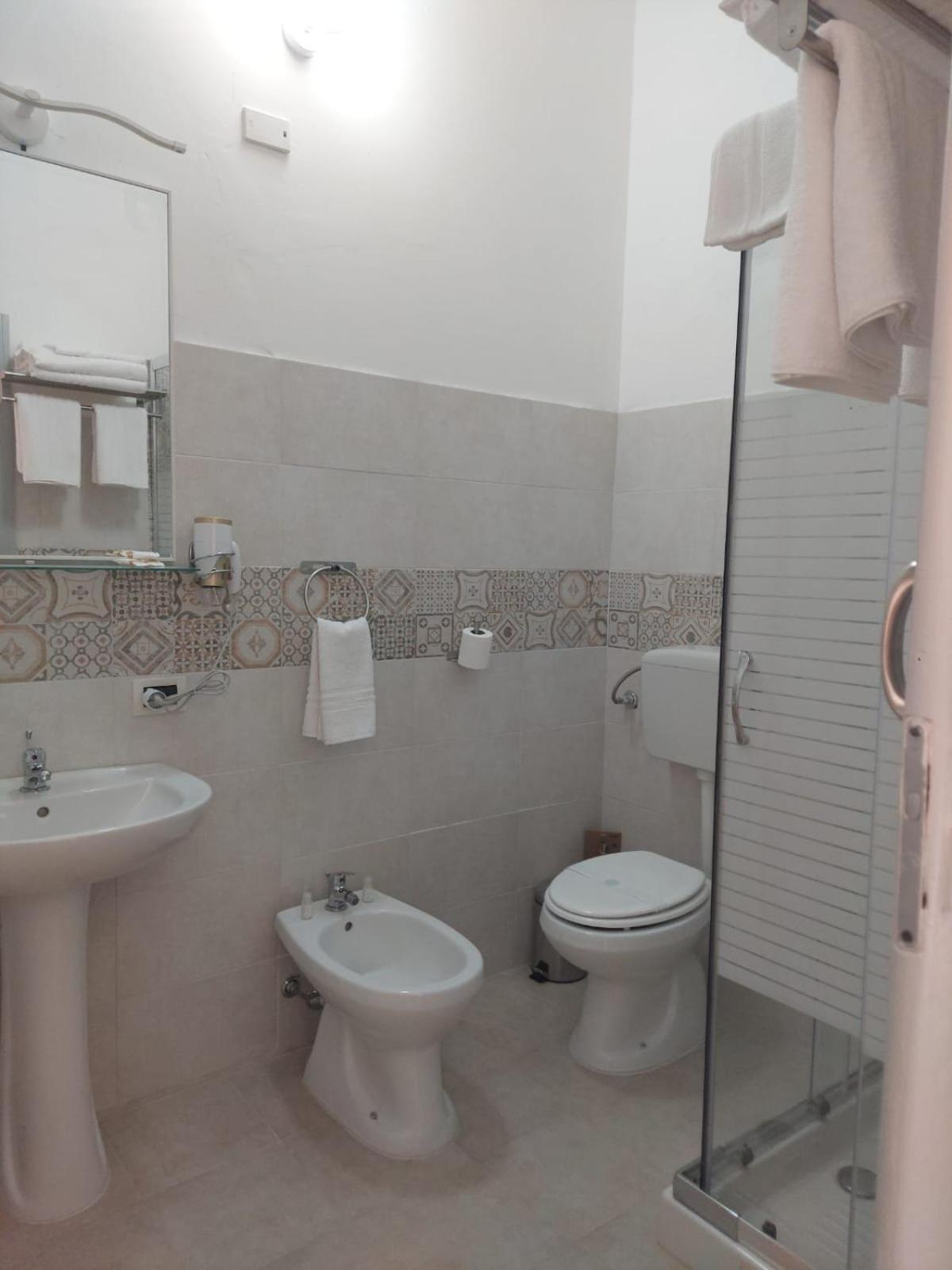 פלרמו Guest House Lamphotel Militello מראה חיצוני תמונה
